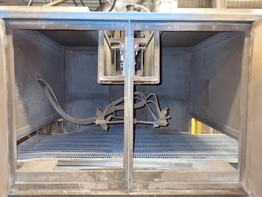 Gantry 2-Head Fully Traversing Gantry Spray Booth, (2) regulators & pressure pot, Bilt-Rite 30" x 12' wire - Image 5