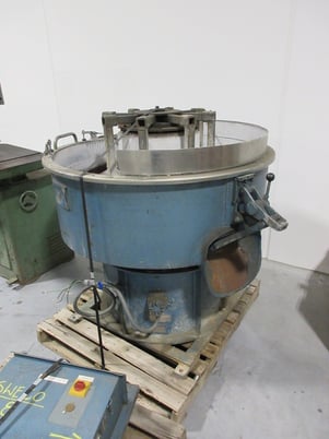 Sweco Vibro-Energy #FMD-10HA, Finishing Mill, 10 cu.ft. hopper, Rotary Agitator, 1200 RPM, 5 HP, 13" channel - Image 2