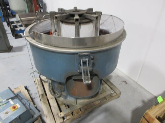 Sweco Vibro-Energy #FMD-10HA, Finishing Mill, 10 cu.ft. hopper, Rotary Agitator, 1200 RPM, 5 HP, 13" channel - Image 3