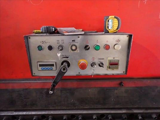 No. QC12Y-6x3200 shear, back gauge, arm, foot controls - Image 4