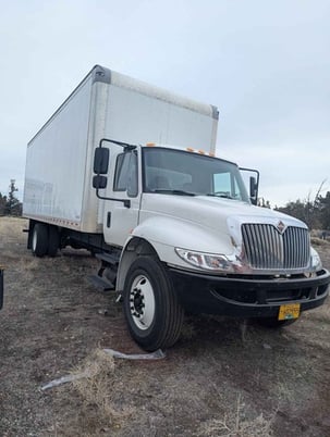 International #4300-SBA, Box/service Truck, Cummins diesel, 2018 - Image 2