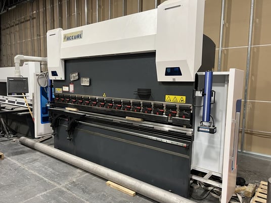150 Ton, Accurl #GeniusPrime, 5-Axis CNC press brake, 10' overall, 106.2" between housing, 7087" stroke, 2022 - Image 1