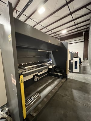 150 Ton, Accurl #GeniusPrime, 5-Axis CNC press brake, 10' overall, 106.2" between housing, 7087" stroke, 2022 - Image 5