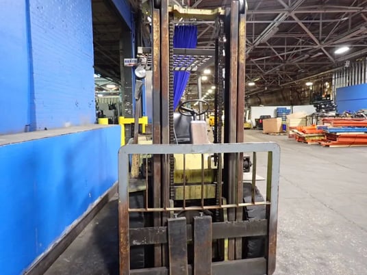 8000 lbs. Mitsubishi #FD35, Propane Forklift, 57" x6" forks, 97" mast, 37887 hours, AS IS - Image 5