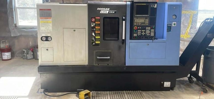 Daewoo Doosan #Lynx-220LMA, CNC lathe, Fanuc i Series, 23.2" swing, 24" centers, 2" bar, 6" chuck, live tool - Image 1