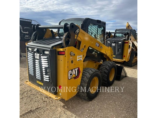 Cat 250, Skid Steer Loader, 8 hours, S/N: 5L601121, 2025 - Image 3