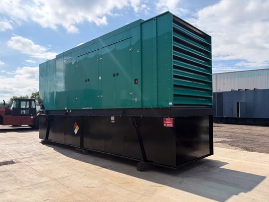 750 KW Cummins #QSK23-G7, diesel generator, enclosed, 480 Volts, 2021 - Image 2