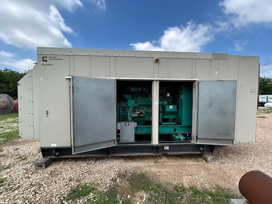350 KW Cummins #DFCC5750510, diesel generator, enclosed, 277/480 Volts, 2006 - Image 3
