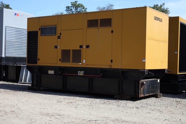 600 KW Caterpillar #3412, diesel generator, sound attenuated enclosure, 277/480 Volts, 11936 hours, 2003 - Image 2