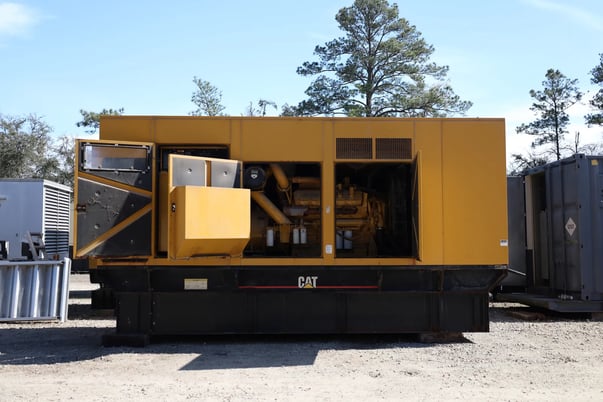 600 KW Caterpillar #3412, diesel generator, sound attenuated enclosure, 277/480 Volts, 11936 hours, 2003 - Image 3