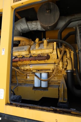 600 KW Caterpillar #3412, diesel generator, sound attenuated enclosure, 277/480 Volts, 11936 hours, 2003 - Image 4