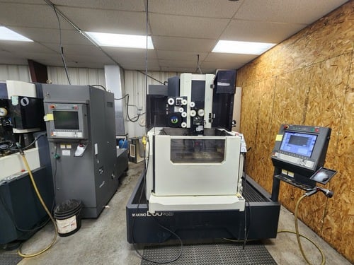 Makino #Duo-43, CNC Wire Edm, 17.8" Z, 11.8" Y, 12.6" Z, 28" x22" table, 2011 - Image 1