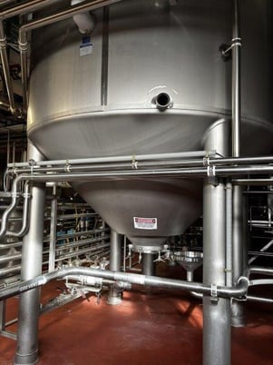 8300 gallon Mueller, Stainless Steel Jacketed Vertical Tank, 117" diameter x 143" height, 15 psi @ 100&deg;F - Image 4