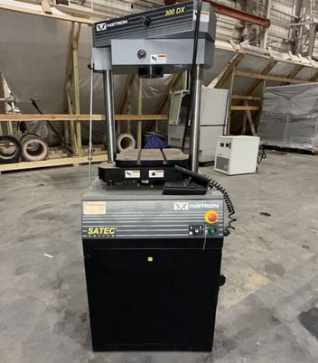 67500 lbf. (300 kN) Instron #300DX-B1-C3-G1A, universal testing machine, hydraulic tension & compression - Image 2