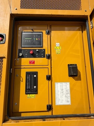 500 KW Caterpillar #C15, Diesel Generator Set, 762 HP 480 Volts, 284 hours Tier 2, 2012 - Image 2