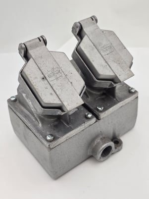 20 A, Crouse-Hinds #ENCRC22201, Circuit Breaking Receptacles, 125VAC, explosion proof - Image 1