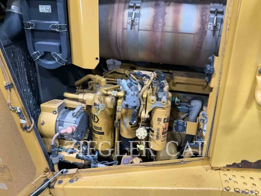 Caterpillar D8T, 8990 hours, S/N: FMC00328, 2015 - Image 7