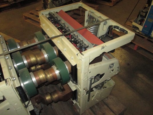 3000 Amps, General Electric, ak- 2a- 75-1, electrically operated, drawout, LSI - Image 4