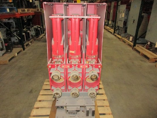 2000 Amps, ITE, 5HK, 4.76KV, electrically operated, drawout - Image 4