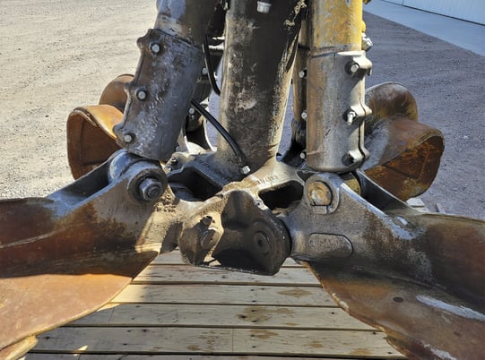 Broderson, disassembled crane clamp - Image 2