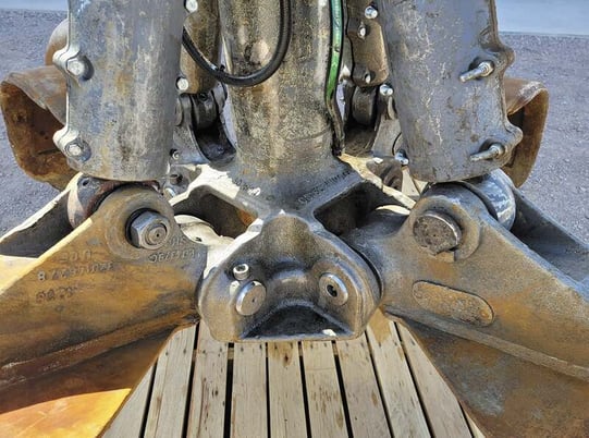 Broderson, disassembled crane clamp - Image 3