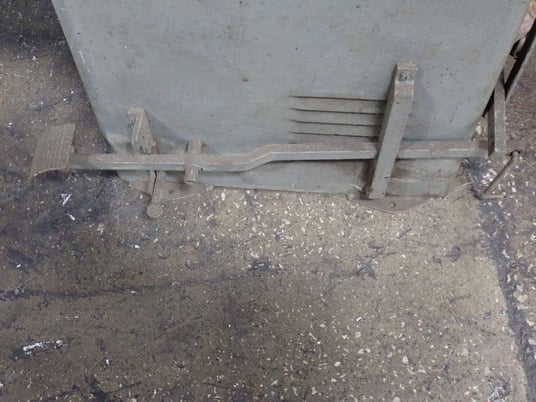 19" Powermatic #87, Vertical Band Saw, w/Foot Pedal, 24" x 24" Table - Image 8