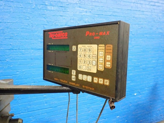 Bridgeport, Vertical Mill, w/DRO & Lamp, 9" x 42" Table, 220/440 V - Image 9