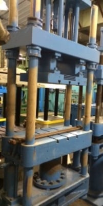 118 Ton, 30.5" x 20.5" bed, 12" str.on clamp cylinder, 4"-40" DL, 8" trnsfr cylinder, #2440 - Image 1