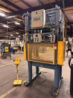 30 Ton, Beckwood #0, 4-post hydraulic press, 6" stroke, 34" x 30" bed/ram area, 5 HP, 2000 - Image 1