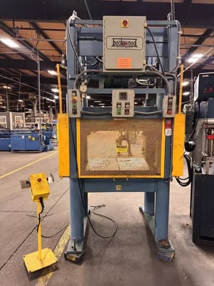 30 Ton, Beckwood #0, 4-post hydraulic press, 6" stroke, 34" x 30" bed/ram area, 5 HP, 2000 - Image 2