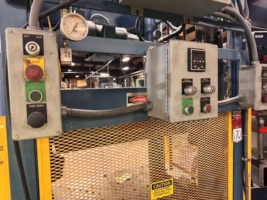 30 Ton, Beckwood #0, 4-post hydraulic press, 6" stroke, 34" x 30" bed/ram area, 5 HP, 2000 - Image 4