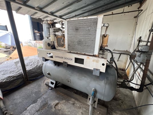 Gardner-Denver #EBEQGF, Gardner Denver Rotary Screw Air Compressor, tank mount, 30 HP, 1994 - Image 2