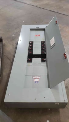 600 Amp. General Electric Spectra, CCB, Panelboard, THED Breakers, 3 Phase, 4 Wire, 208Y/120 Volts - Image 1