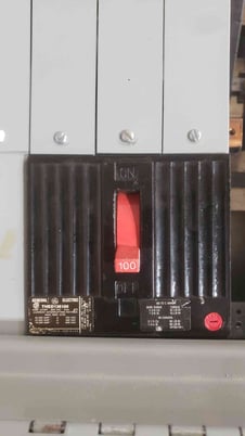 600 Amp. General Electric Spectra, CCB, Panelboard, THED Breakers, 3 Phase, 4 Wire, 208Y/120 Volts - Image 3