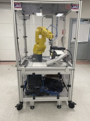Fanuc, LR-Mate-200IC, 6-axis Industrial Mini Robot, 27.7" x 31.2" reach, 11 lb. payload, 2012 - Image 6
