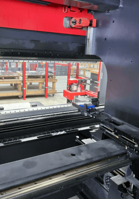 Amada #HG1003AR, CNC Press Brake, 100 Ton, 120" bending length, robotic cell, automatic tool changer, AMNC 3i - Image 10