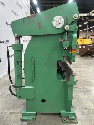 130 Ton, Accurpress #713010, press brake, 10' overall, 100" between housing, 8" stroke, 10" throat, 1987 - Image 9