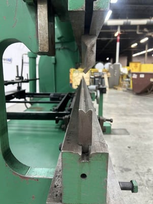 130 Ton, Accurpress #713010, press brake, 10' overall, 100" between housing, 8" stroke, 10" throat, 1987 - Image 10