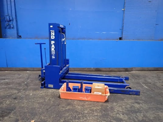 Bendpak Inc. #ML-6, Automotive Lift, 6000 lb. capacity, 1999 - Image 1