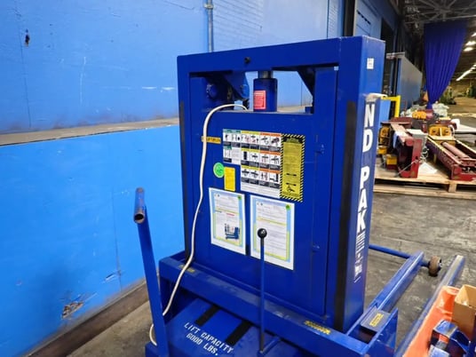 Bendpak Inc. #ML-6, Automotive Lift, 6000 lb. capacity, 1999 - Image 4