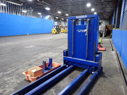 Bendpak Inc. #ML-6, Automotive Lift, 6000 lb. capacity, 1999 - Image 10