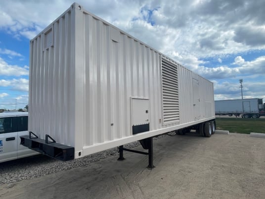 1100 KW Caterpillar #3512TA, Mounted in 2021 Fully Customized 40' ISO Sound Attenuated Container on Tandem - Image 4