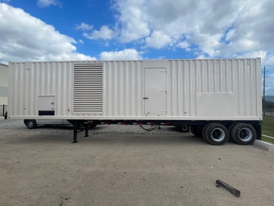1100 KW Caterpillar #3512TA, Mounted in 2021 Fully Customized 40' ISO Sound Attenuated Container on Tandem - Image 5
