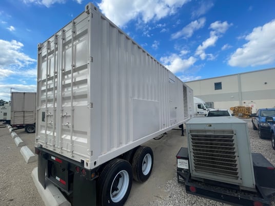 1100 KW Caterpillar #3512TA, Mounted in 2021 Fully Customized 40' ISO Sound Attenuated Container on Tandem - Image 6