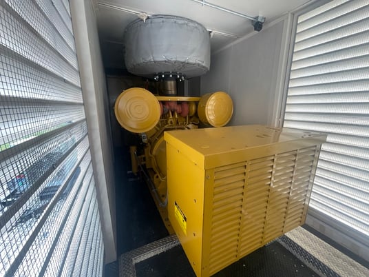 1100 KW Caterpillar #3512TA, Mounted in 2021 Fully Customized 40' ISO Sound Attenuated Container on Tandem - Image 7