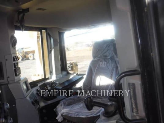 Caterpillar D8T, 8287 hours, S/N: MLN01876, 2013 - Image 5