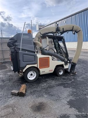 Tennant #ATLV4300, Industrial Air Vacuum Sweeper, 24 HP, 16 MPH, Rear Wheel Drive, 2000 - Image 1