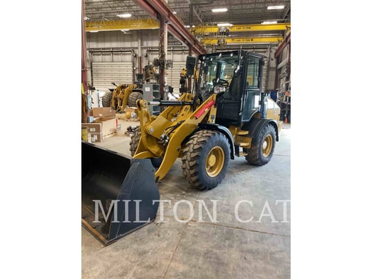 Cat 908, Wheel Loader, 11438 hours, S/N: MZ800255, 2023 - Image 1