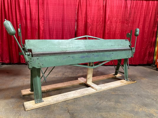 18 gauge x 8' Chicago #818, floor model hand brake - Image 1