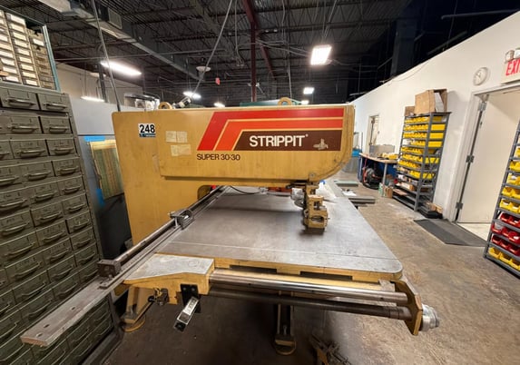 30 Ton, Strippit #Super-30/30, semi-auto single punch press, 30" throat, 72" x 48" table, misc. tooling, 1981 - Image 5